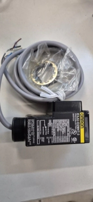 SENS. FOTOELECT. 2MTS 12-240V TEMPOR...(E3JU-D2M4T-3)