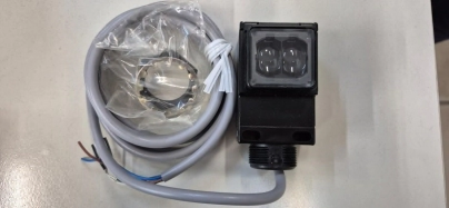 SENS. FOTOELECT. 2MTS 12-240V TEMPOR...(E3JU-D2M4T-3)